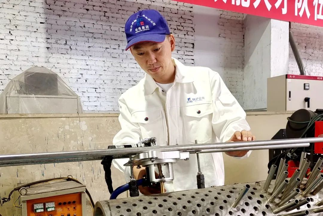 242D0F06E9B0113E9D84ABC72AE_5E6FB170_24D69.jpg?e= 242D0F06E9B0113E9D84ABC72AE_5E6FB170_24D69.jpg?e=