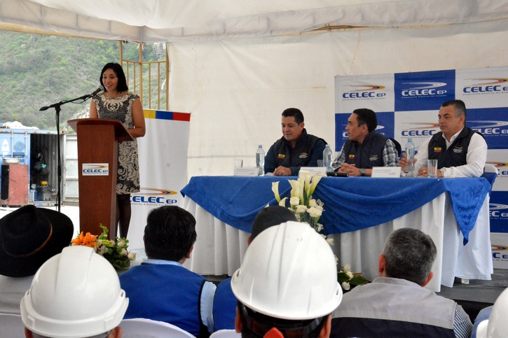 CD8C7446AA384A2DE2605C13C51_CBCA624F_449FB.jpg?e= CD8C7446AA384A2DE2605C13C51_CBCA624F_449FB.jpg?e=