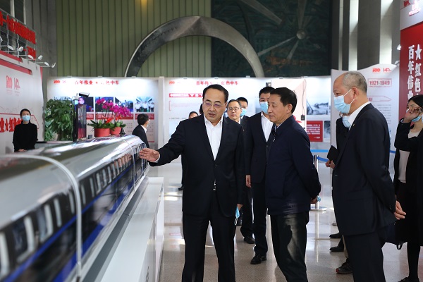 �����ڡ����ʡ����󡢹���ί�����鳤����ҵ����